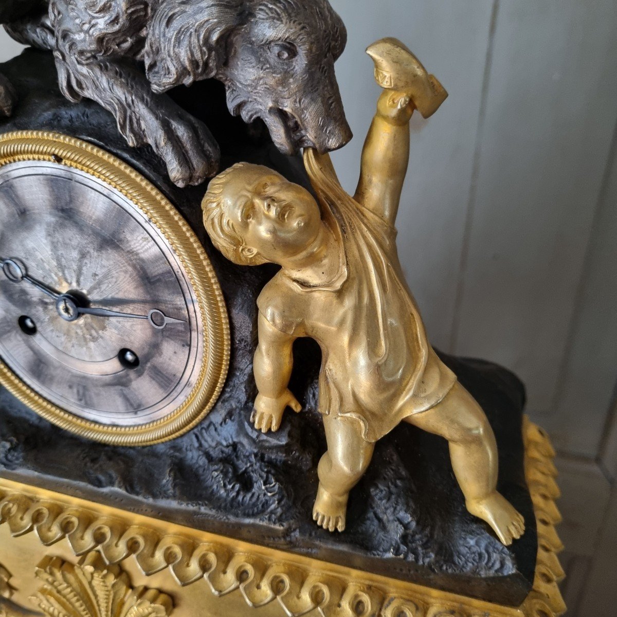 PENDULE CHIEN SAUVANT UN ENFANT VERS 1830 BRONZE DORE ROMANTIQUE-photo-6