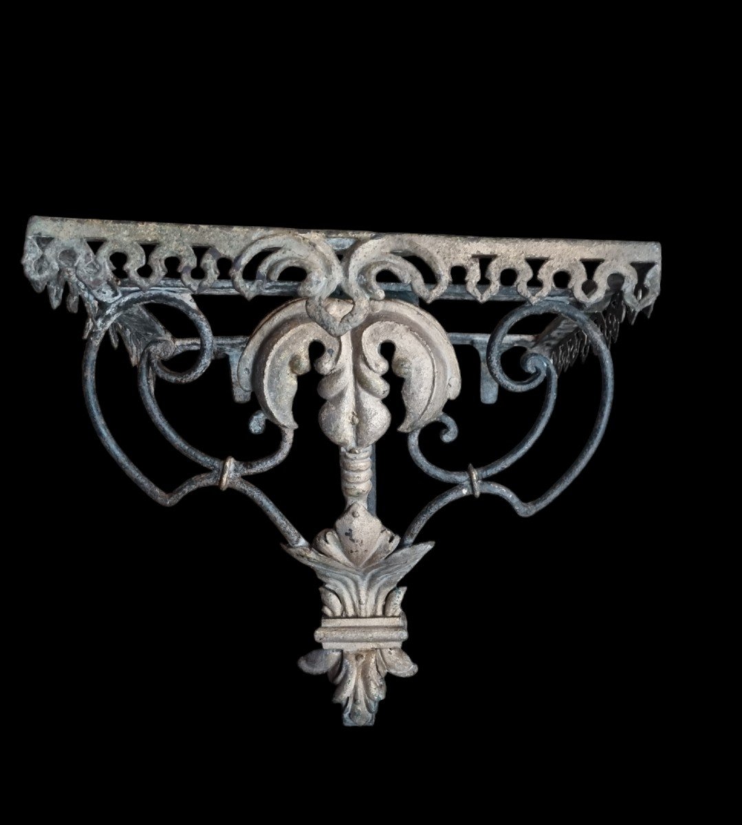 PETITE CONSOLE D'APPUI EN FER FORGÉ ET METAL DORÉ EPOQUE DÉBUT XVIIIe LOUIS XIV