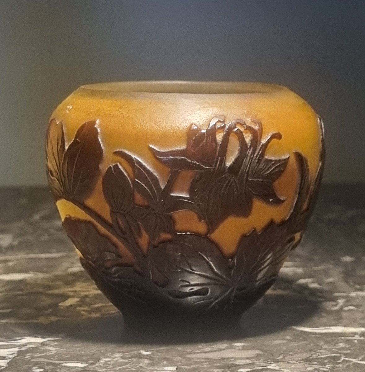 Emile Gallé PETIT VASE EN PATE DE VERRE ART NOUVEAU VERS 1900