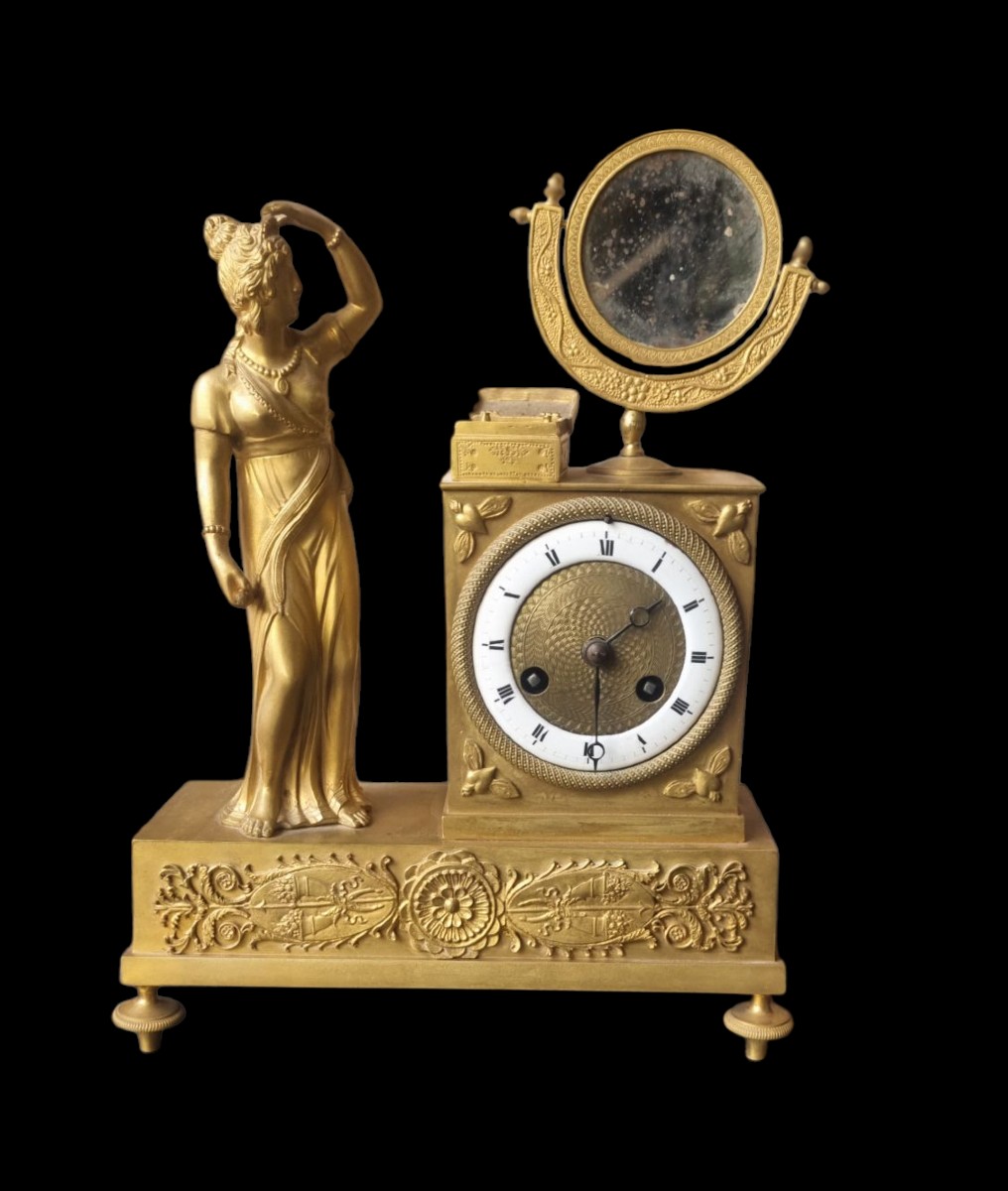 PENDULE EN BRONZE DORÉ ÉPOQUE EMPIRE LA TOILETTE DE VENUS