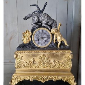 PENDULE CHIEN SAUVANT UN ENFANT VERS 1830 BRONZE DORE ROMANTIQUE