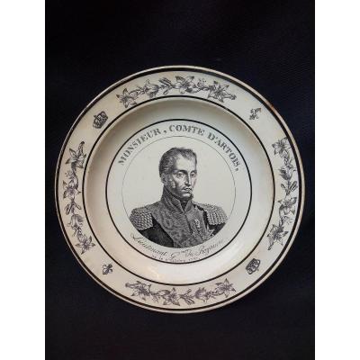 ASSIETTE EN GRISAILLE FAIENCE FINE DE MONTEREAU VERS 1815 CHARLES X