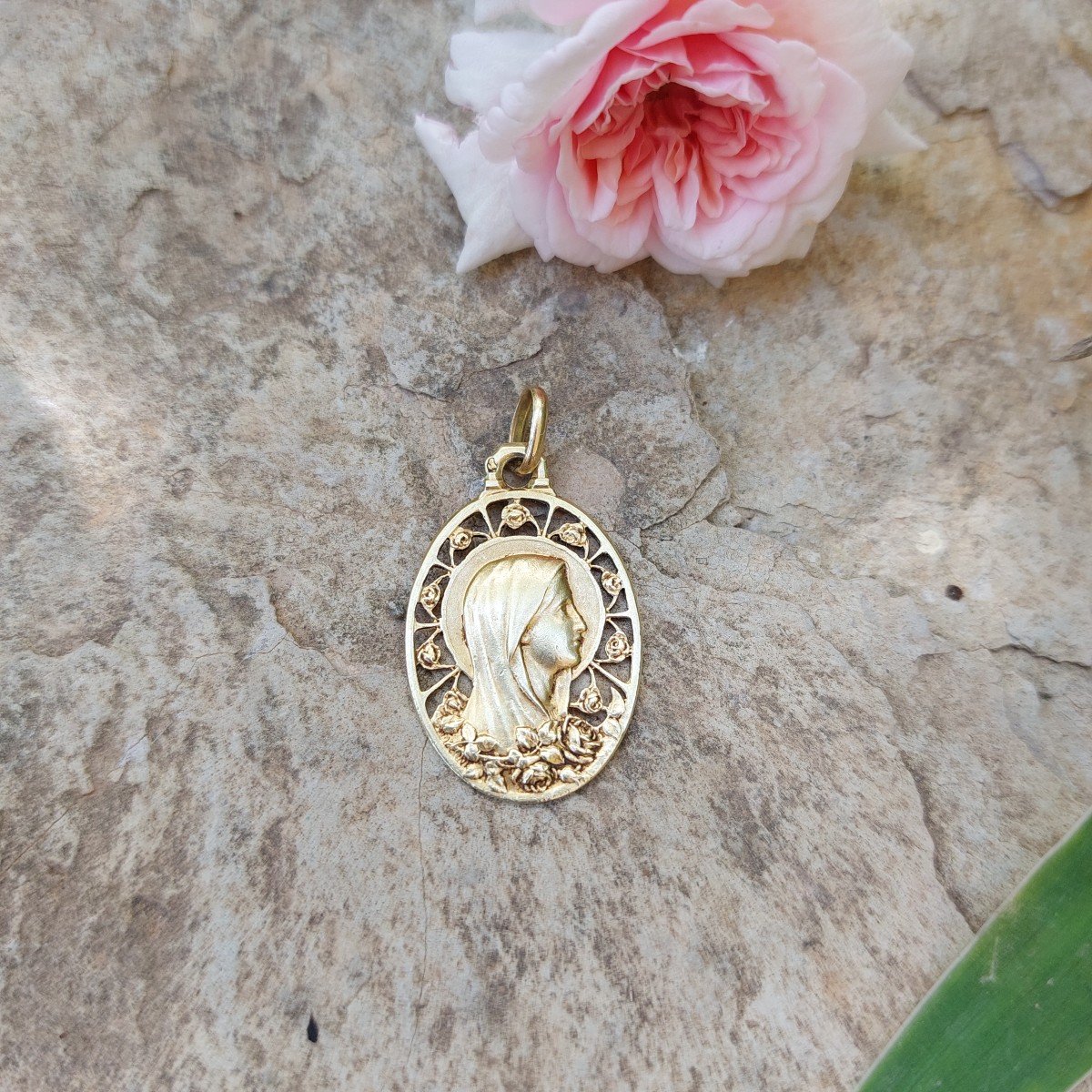 Medaille « vierge Aux Roses », Or 18k-photo-2