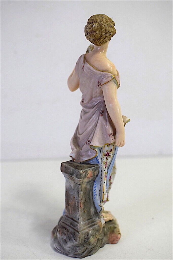 Volkstedt Porcelain Germany Figurine Woman And Crown Early XIXth Ref 462-photo-3