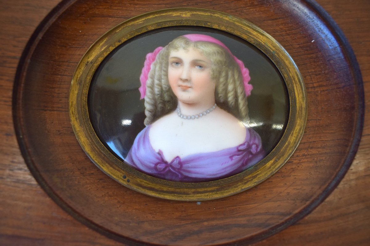 Portrait Sur Porcelaine Marque  SRC  Femme Courtisane Louis XIV époque XIX ème Siècle  Ref524 -photo-3