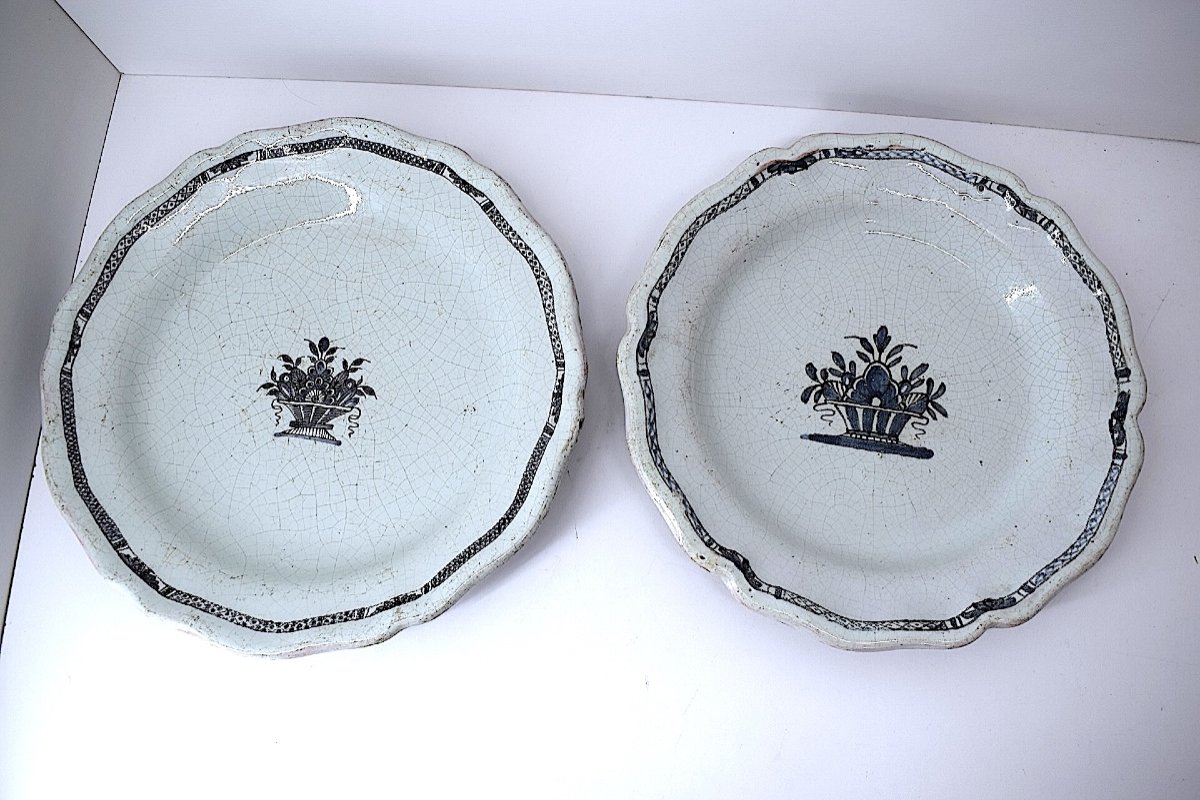 Deux Plats Ronds  Faïence Craquelée De Rouen Dit Cul Noir Art Populaire XVIII Siècle Ref1043  