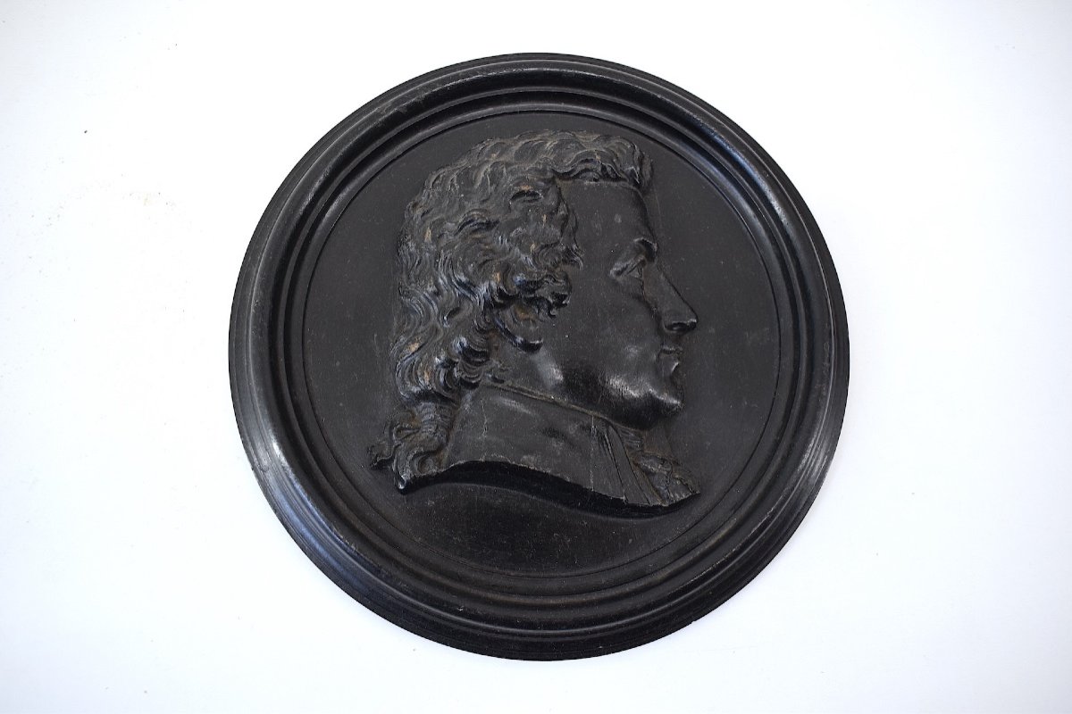 Carved Wood Medallion Painted Portrait Of A Man In Profile To Identify Ref1093 -photo-1