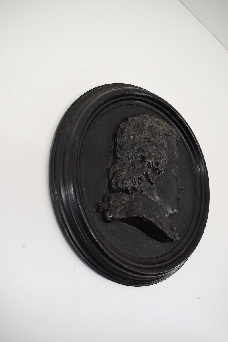 Carved Wood Medallion Painted Portrait Of A Man In Profile To Identify Ref1093 -photo-2