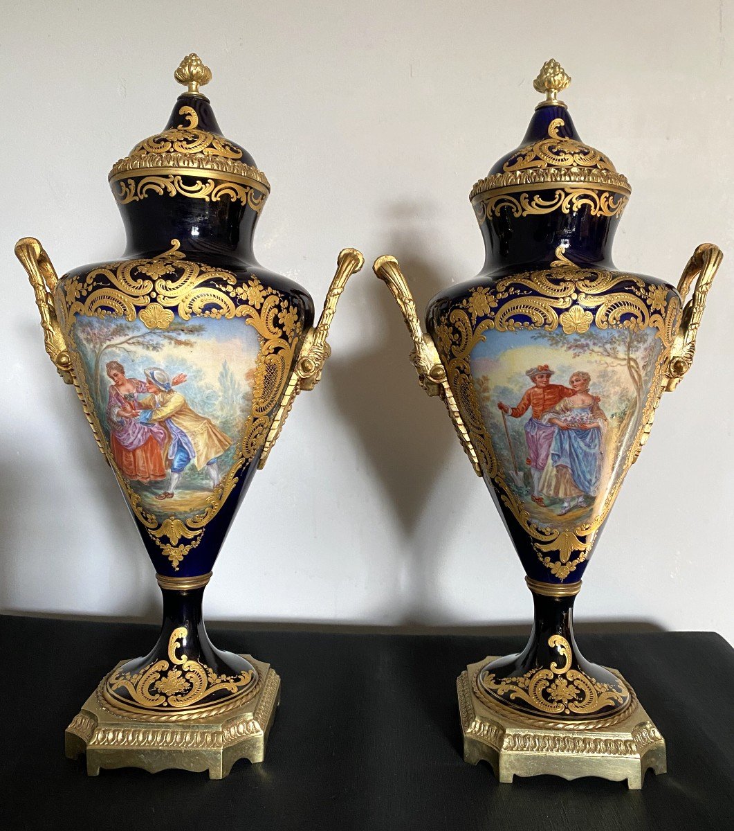 Paire De Vases De Sèvres Montés Sur Bronze 1870  Modèle Du Château De Blois