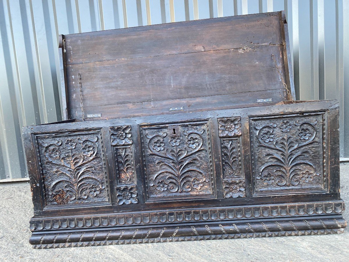 Authentic High Period 17th Century Chest-photo-6