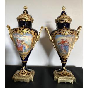 Paire De Vases De Sèvres Montés Sur Bronze 1870  Modèle Du Château De Blois