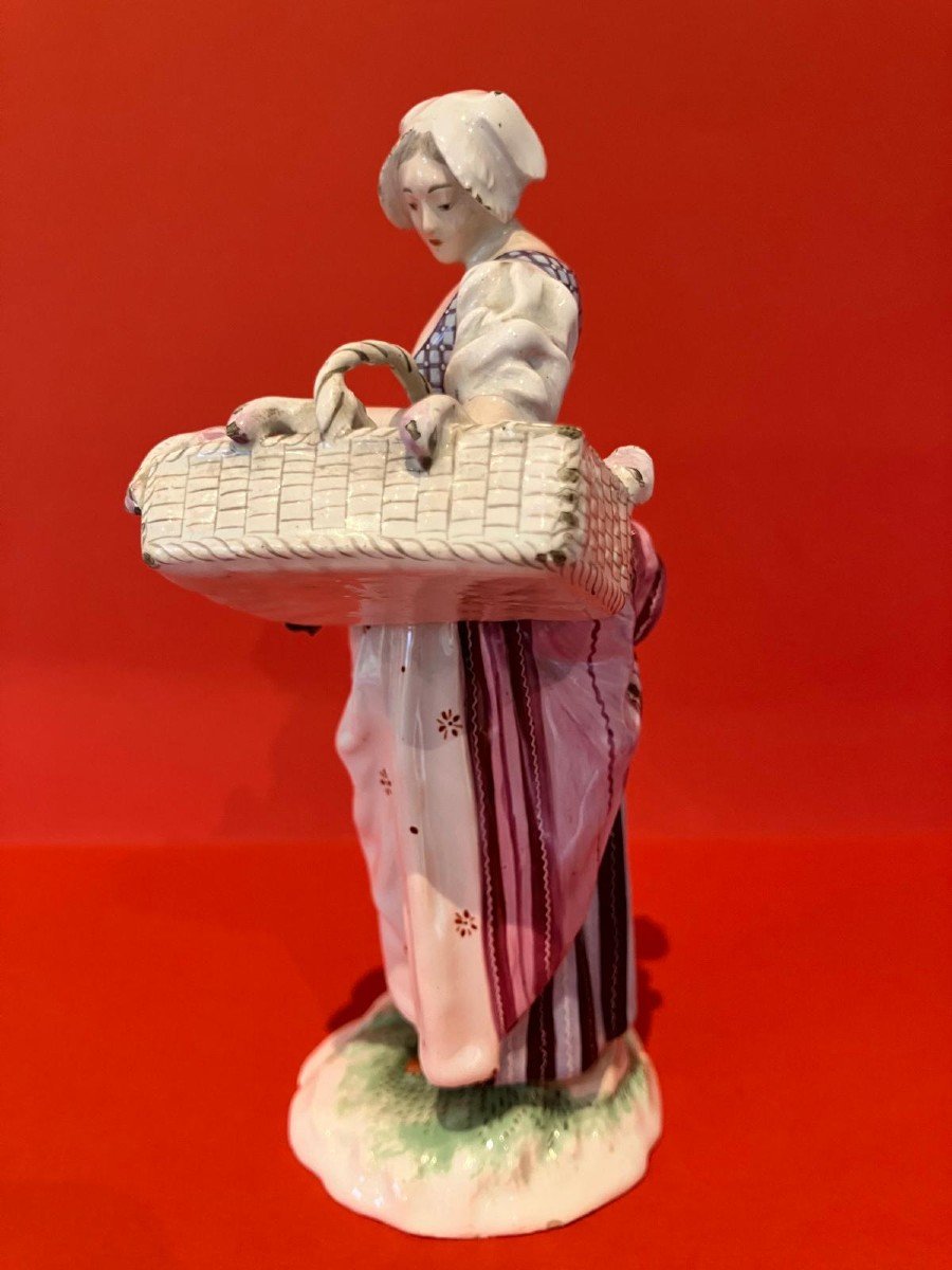 Niderviller Earthenware Statuette Representing A Poultry Seller, 18th Century-photo-2