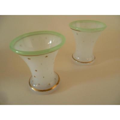 Paire De Petits Vases En Opaline Blanche et Verte