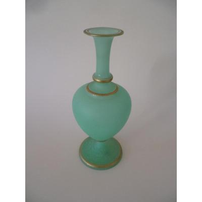 VASE SOLIFLEUR EN OPALINE VERTE EPOQUE MI-XIXe