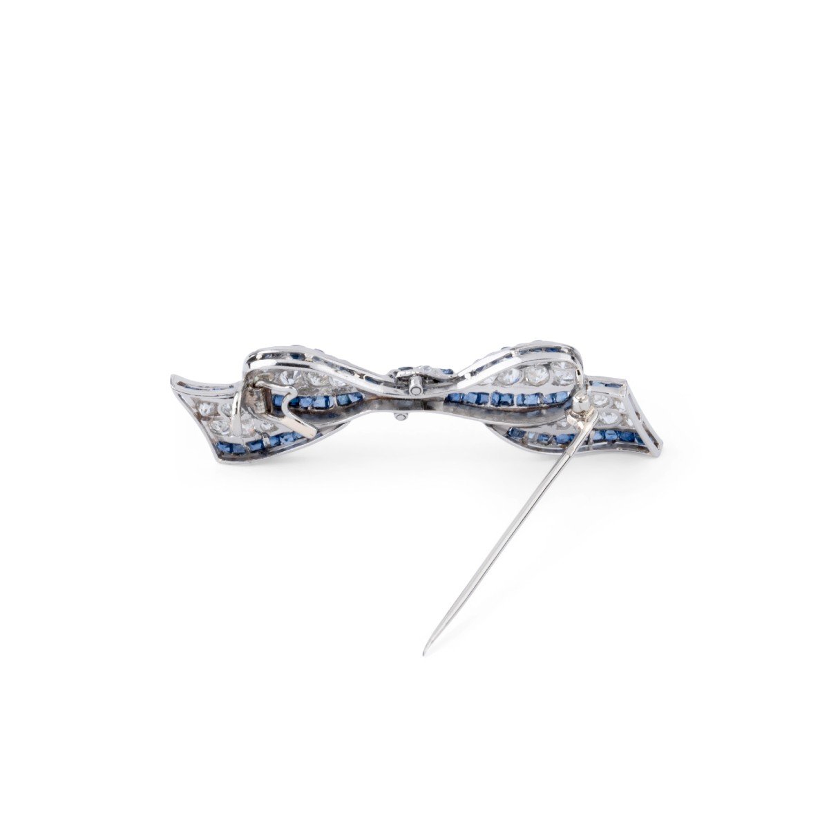 Art Deco Platinum Bow Brooch In Diamond And Calibrated Sapphires-photo-4