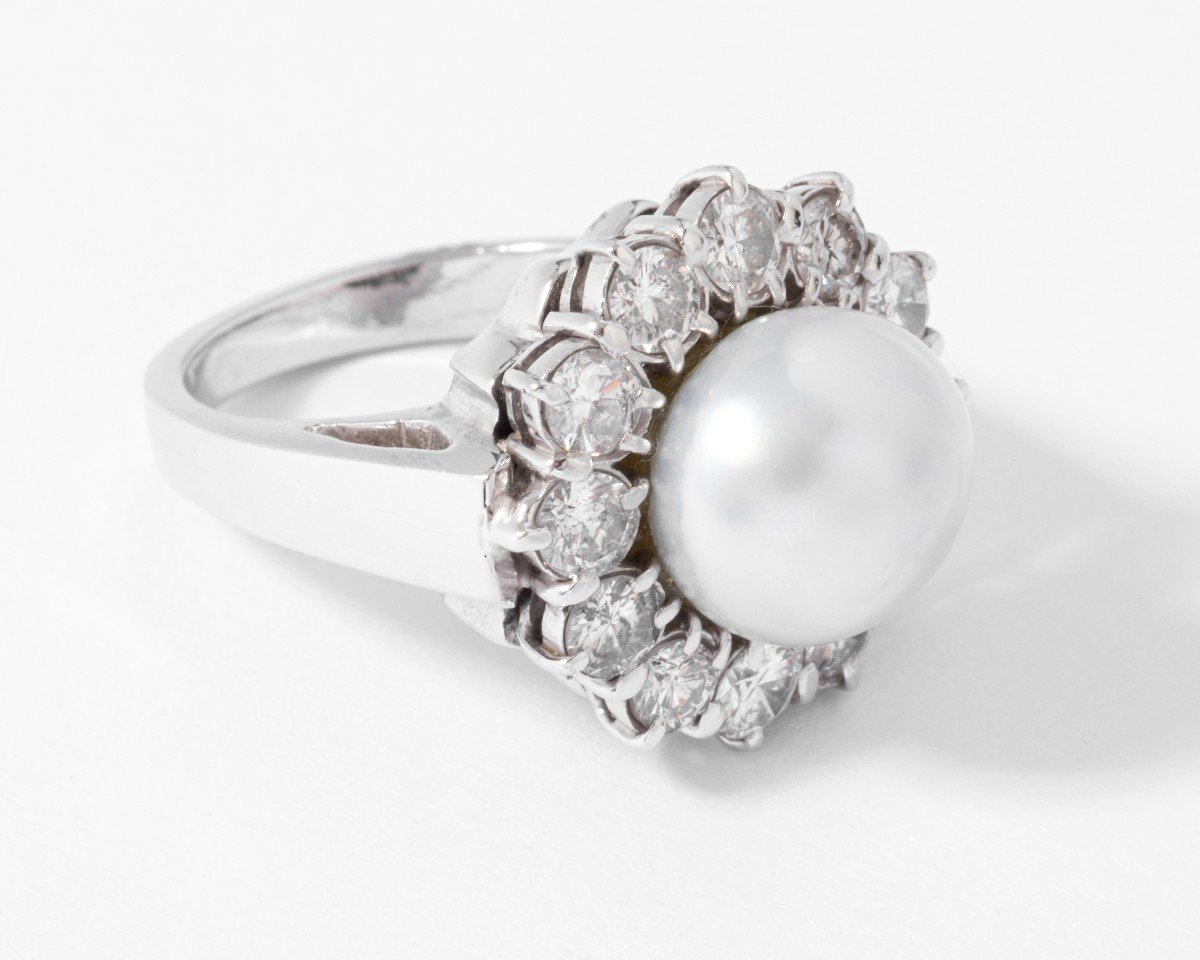 Marguerite Ring In Pearl, Surrounded By Diamonds-photo-4