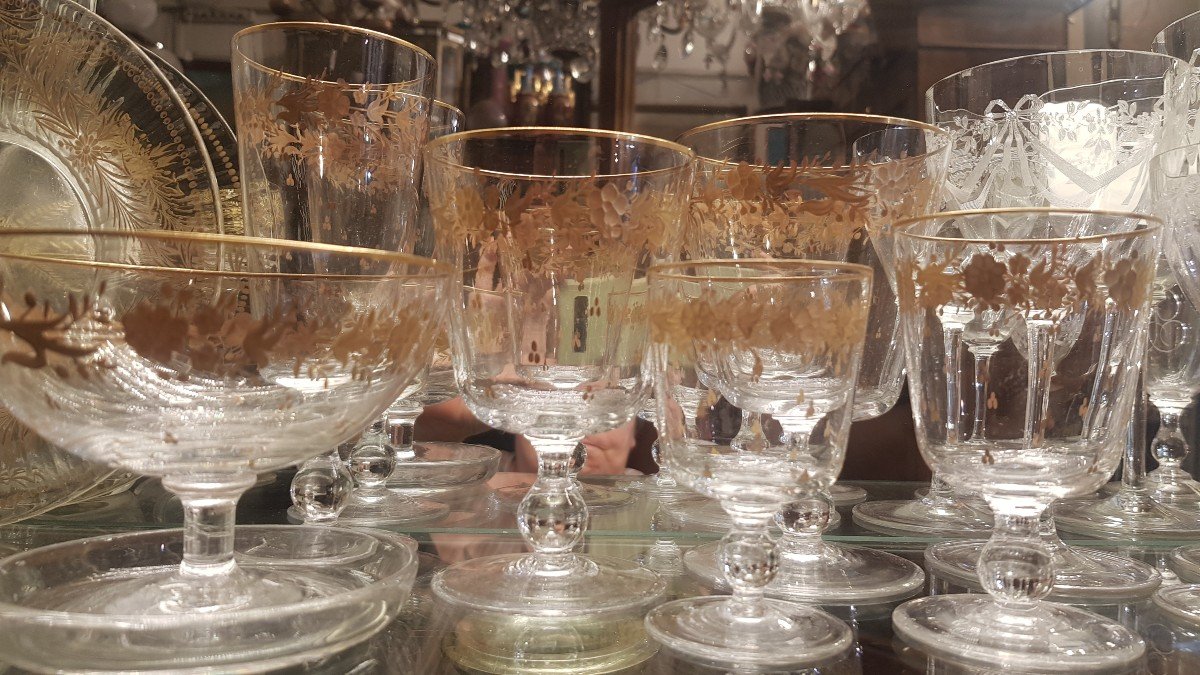 Set Of 6 Antique Engraved Crystal Flutes Decorated With Golden Flowers-photo-3