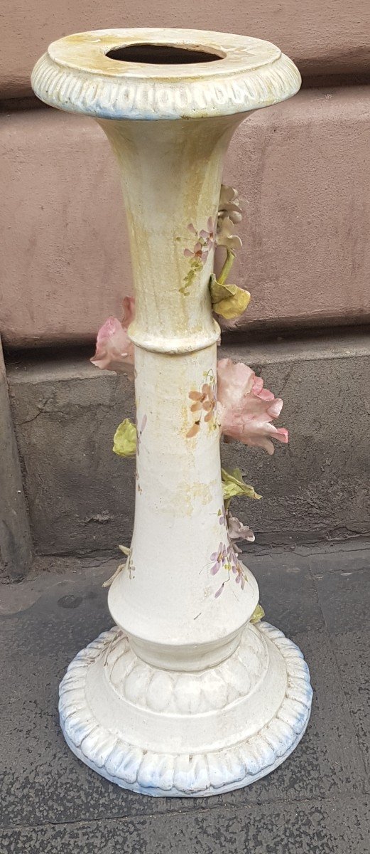 Imposing Antique Vase On Ceramic Column With Large Flowers In Relief-photo-4