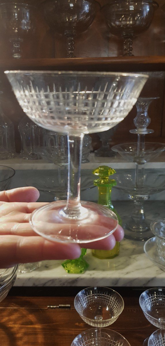 Ensemble 8 Coupes à Champagne En Cristal Taillé Similaires Au Modèle Nancy De Baccarat-photo-4