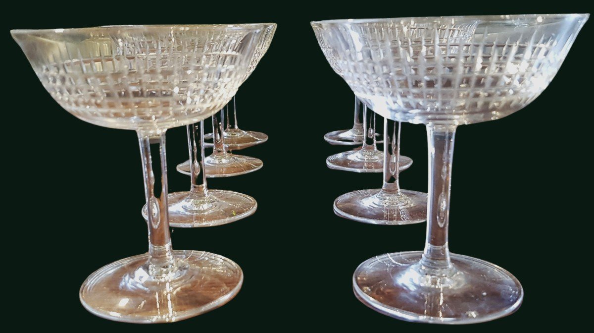 Ensemble 8 Coupes à Champagne En Cristal Taillé Similaires Au Modèle Nancy De Baccarat