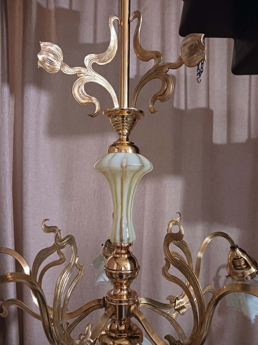 Art Nouveau Chandelier In Polished Brass And Uraline Glasses-photo-3