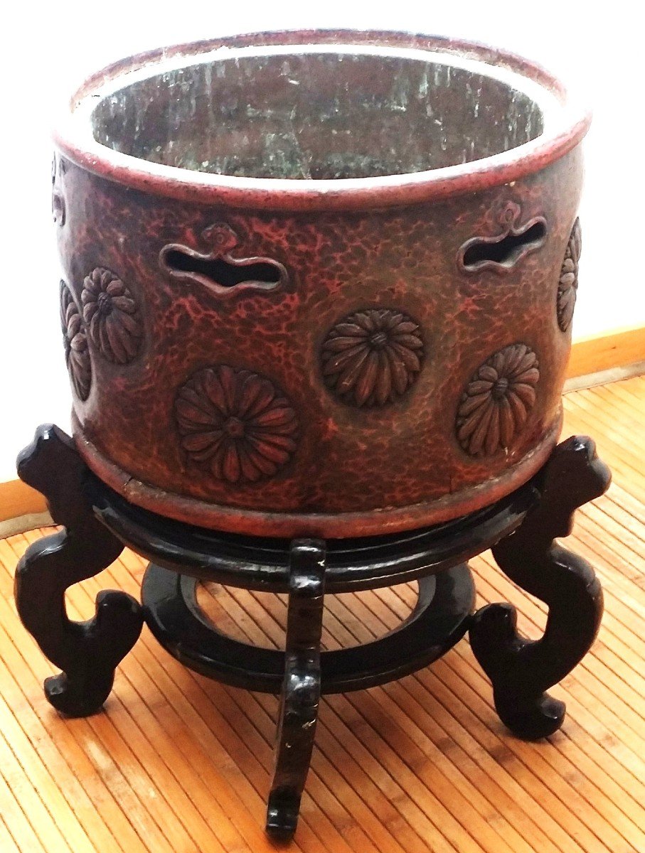 Old Japanese Hibachi Brasier In Carved And Lacquered Wood-photo-2