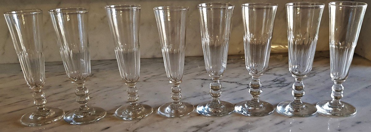 Serie 8 Flutes Anciennes En Cristal  taillé jambe double balustre mod. Clérmont