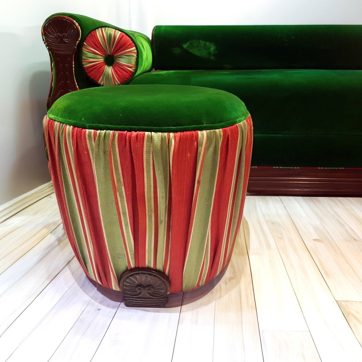 Small Sofa And Pair Of Antique Mahogany Stools From The Restoration Period-photo-1