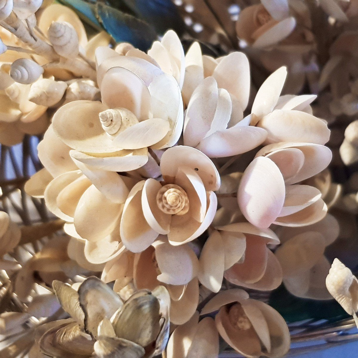 Pair Of Silver-plated Metal Baskets With Shell Flower Arrangement-photo-4