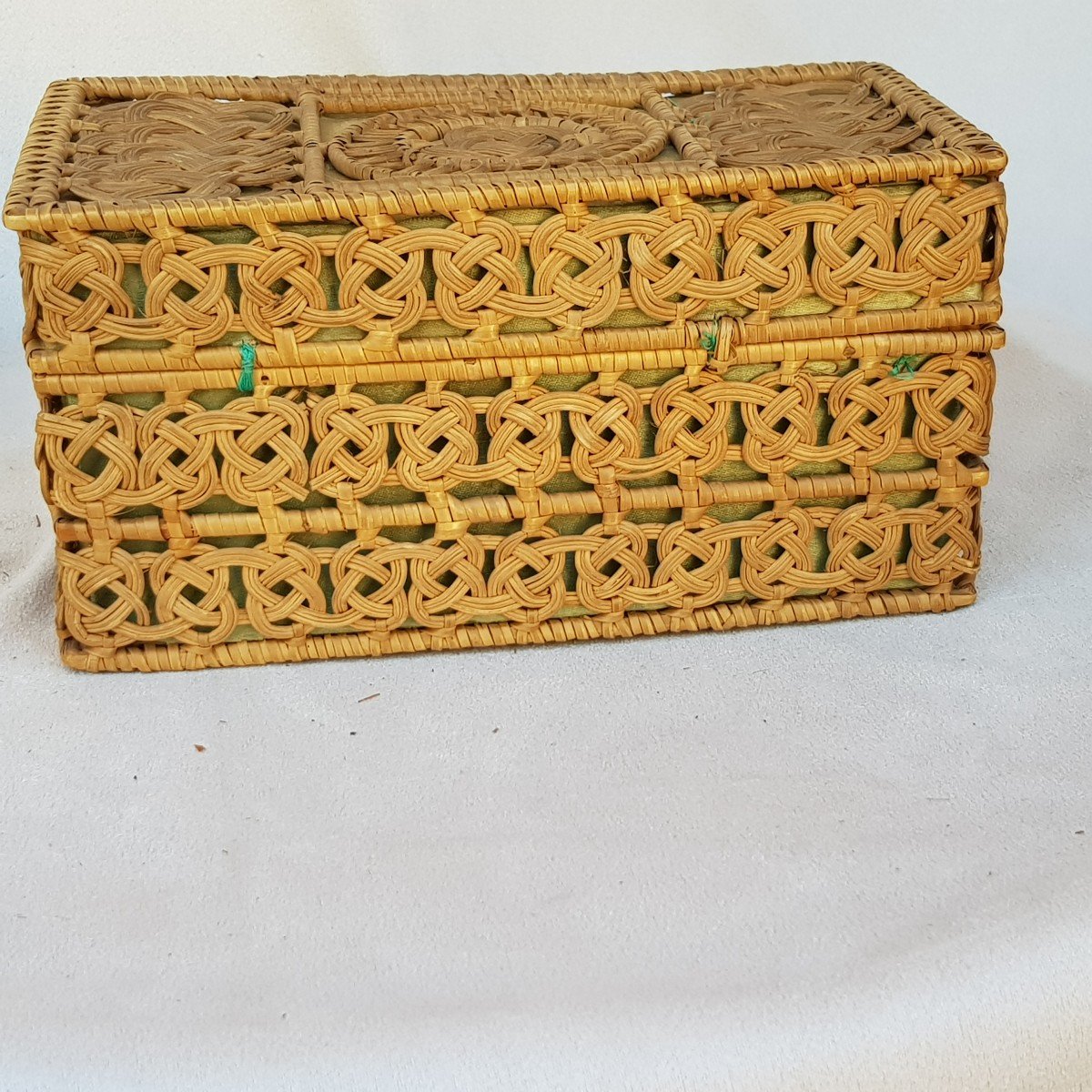 Antique Wicker Sewing Box - Early 20th Century-photo-4