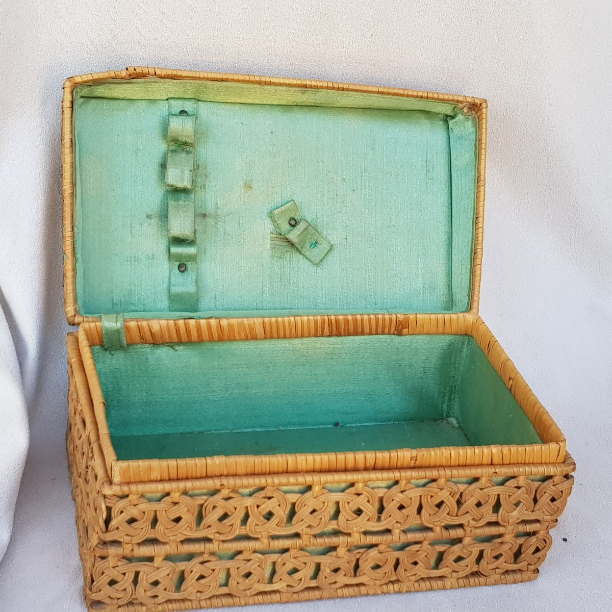 Antique Wicker Sewing Box - Early 20th Century-photo-1