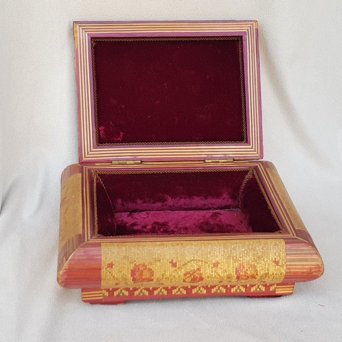 Antique 19th Century Straw Marquetry Box Decorated With Roses-photo-1