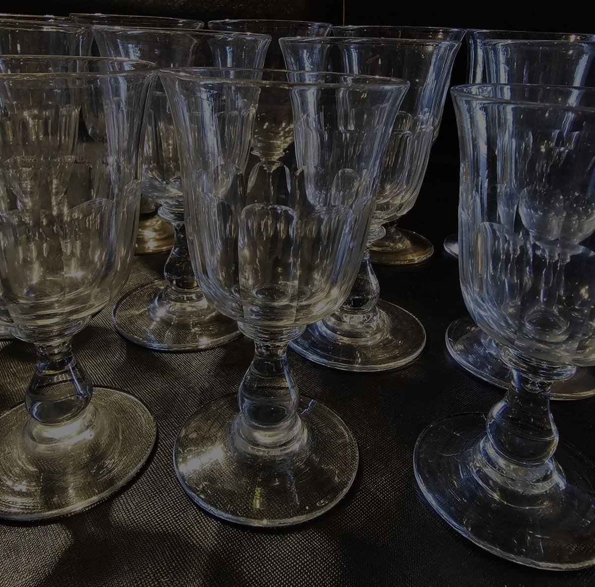  Lot 18 Verres Sur Pied Anciens XIX ème Forme Tulipe Cristal Pans Taillés Côtes Plates -photo-1