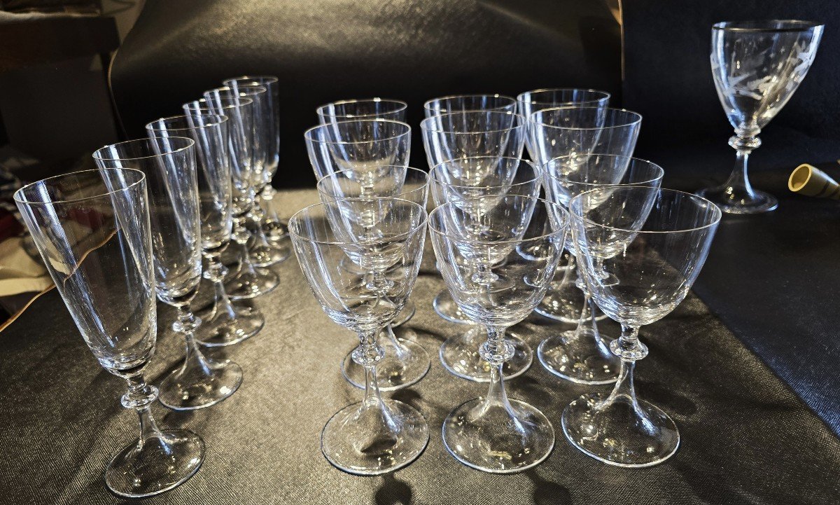 Lot De 18 Verres Anciens En Verre Soufflé : 6 Pour l'Eau, 6 Pour Le Vin Et 6 Flûtes à Champagne-photo-3