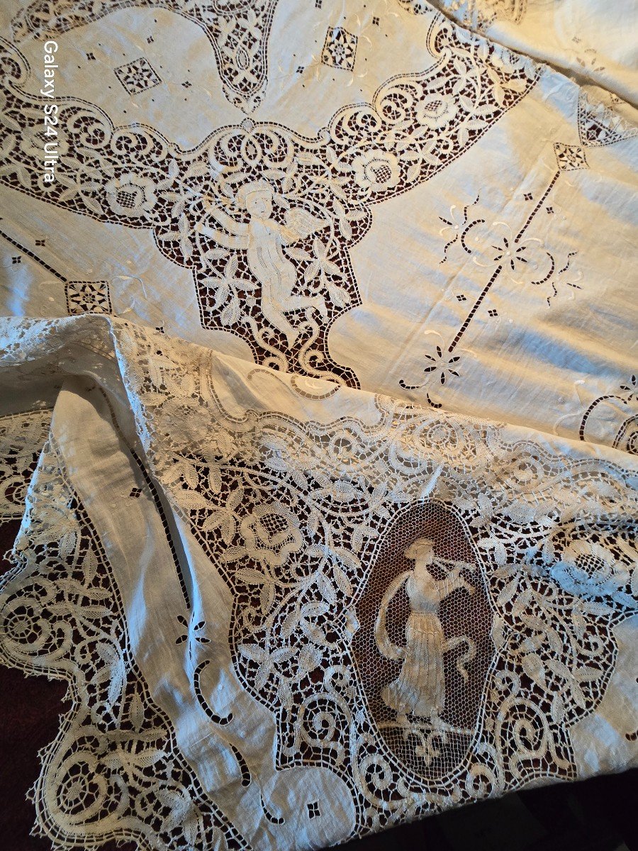 Vintage Bedspread With Embroidery And Lace-photo-4