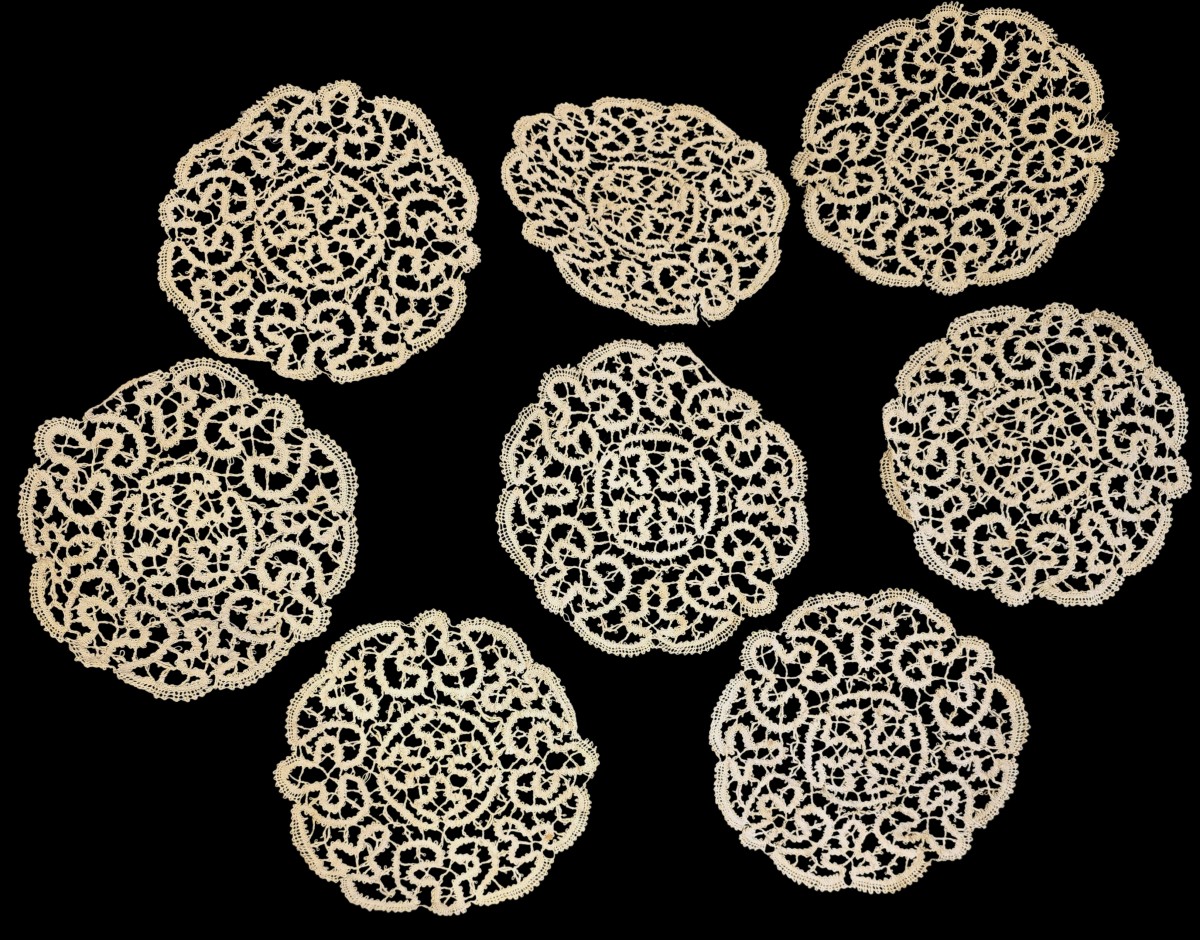 Set Of 8 Antique Lace Coasters In Cantù Lace