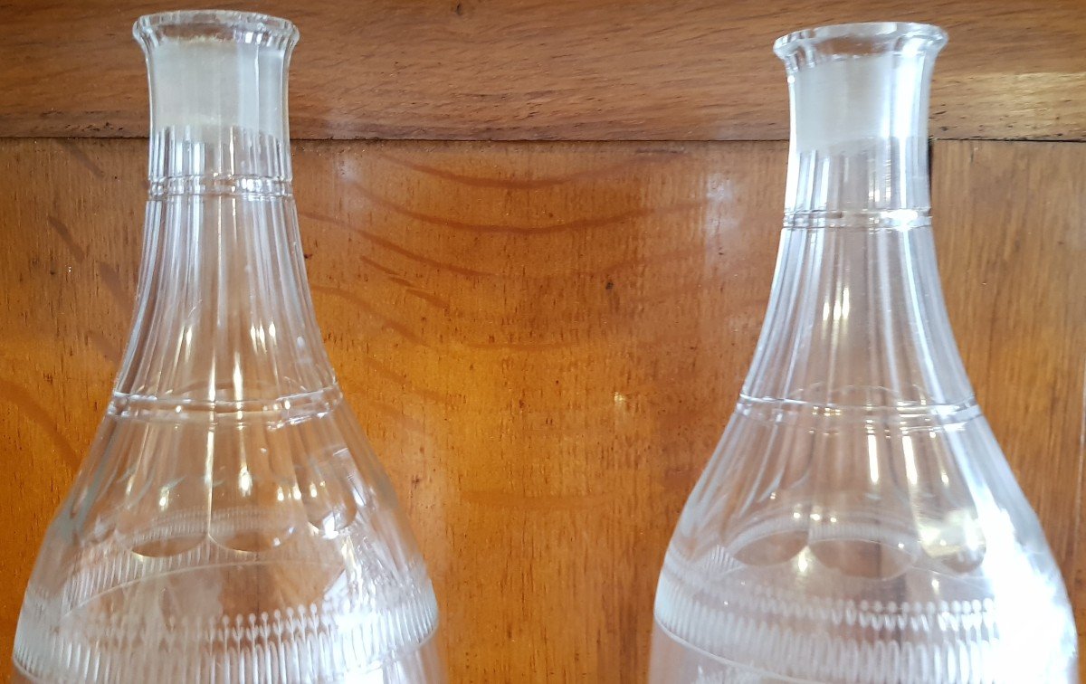 Paire De Bouteilles Carafes XVIII S En Verre Soufflé Et Finement Gravé-photo-1