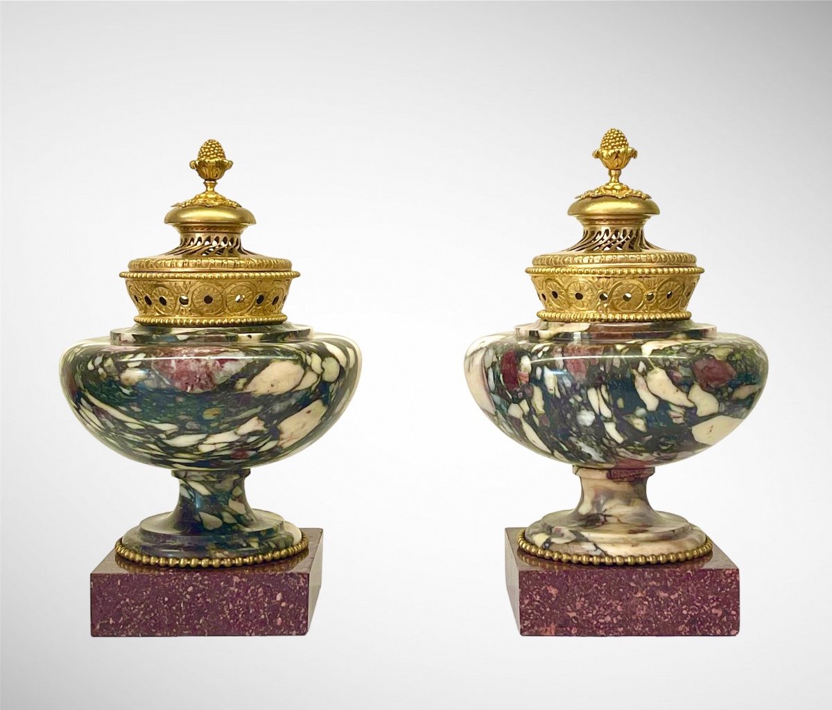 Paire De Brûle-Parfums D’époque Louis XVI En Marbre Brèche, Porphyre Et Bronze Doré. -photo-3