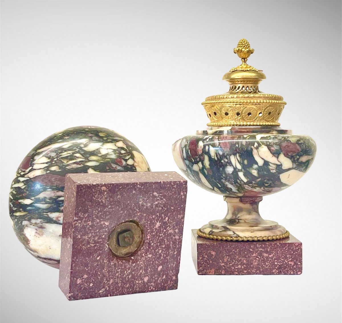 Paire De Brûle-Parfums D’époque Louis XVI En Marbre Brèche, Porphyre Et Bronze Doré. -photo-1