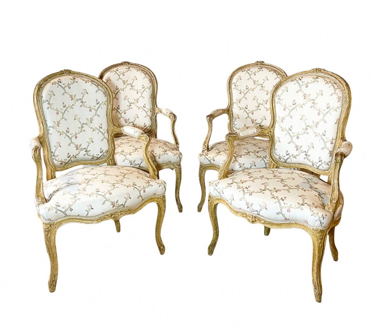 Suite De Quatre Fauteuils D’époque Louis XV. Milieu Du XVIIIe Siècle. 