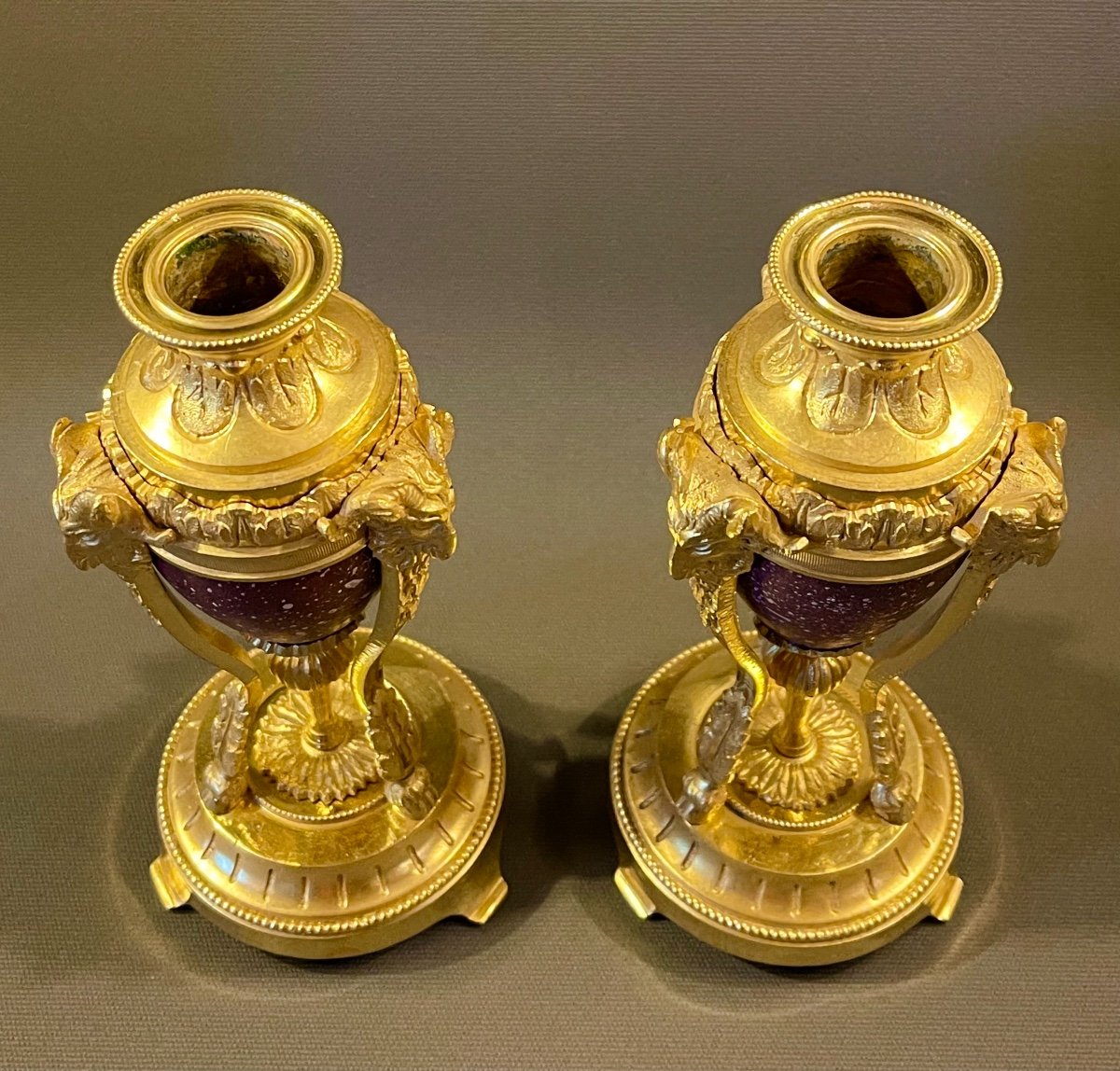 Paire De Petites Cassolettes En Athénienne En Bronze Doré Et Porphyre De Style Louis XVI. -photo-3