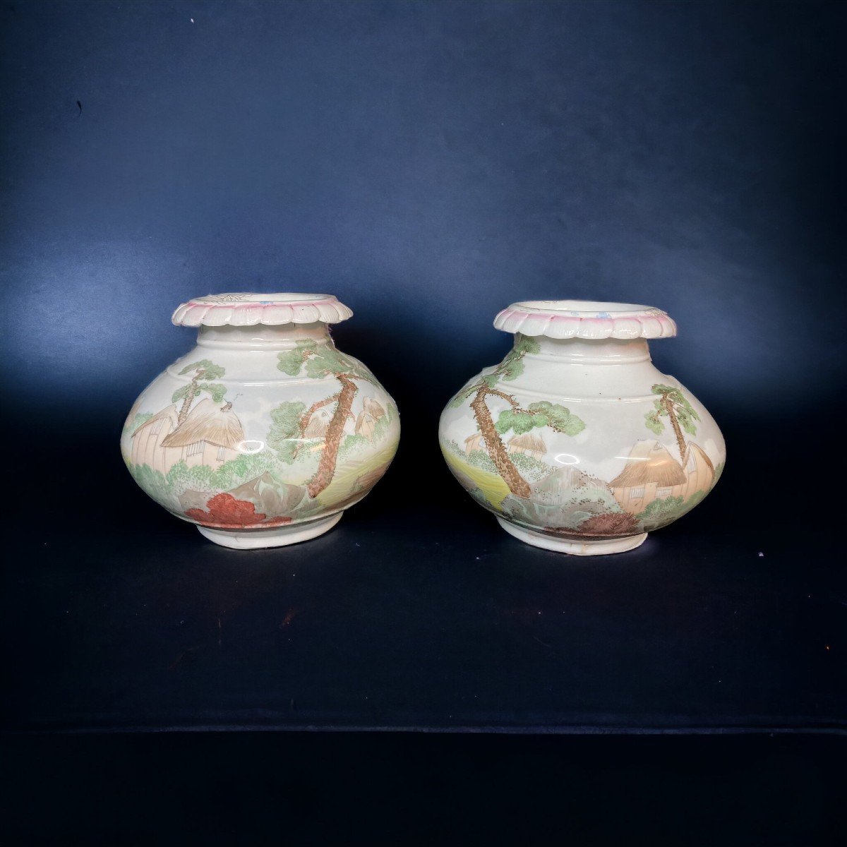 Japon Paire De Vases Boule Porcelaine Décor Chaumières Fin XIXème