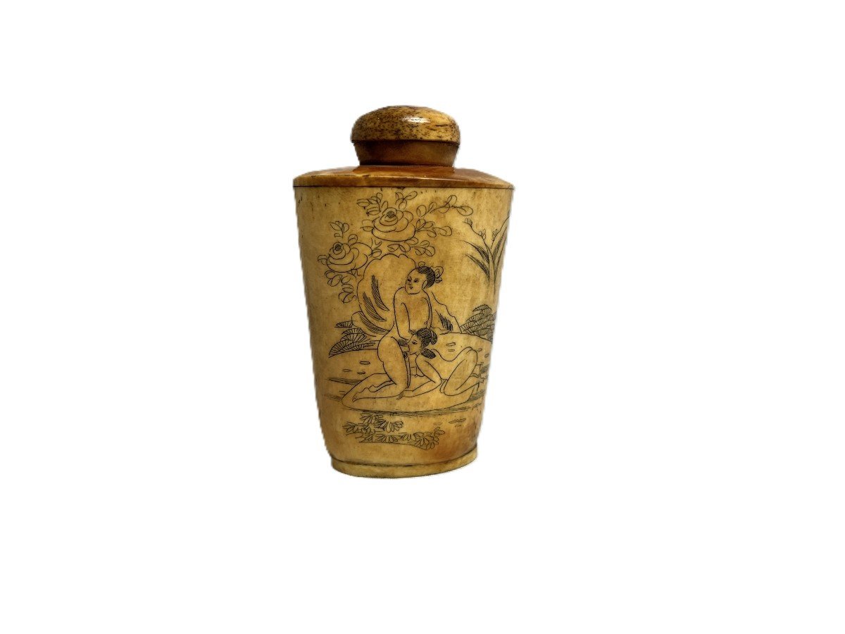 China, Double Snuff Bottle Decorated With Erotic Scenes, Early 20th Century