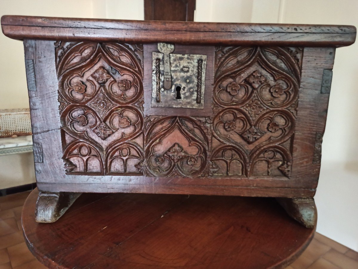 Small Gothic Chest, 16th Century-photo-2