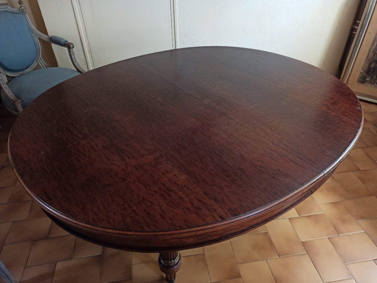 Large Oval Mahogany Table From The 19th Century-photo-1