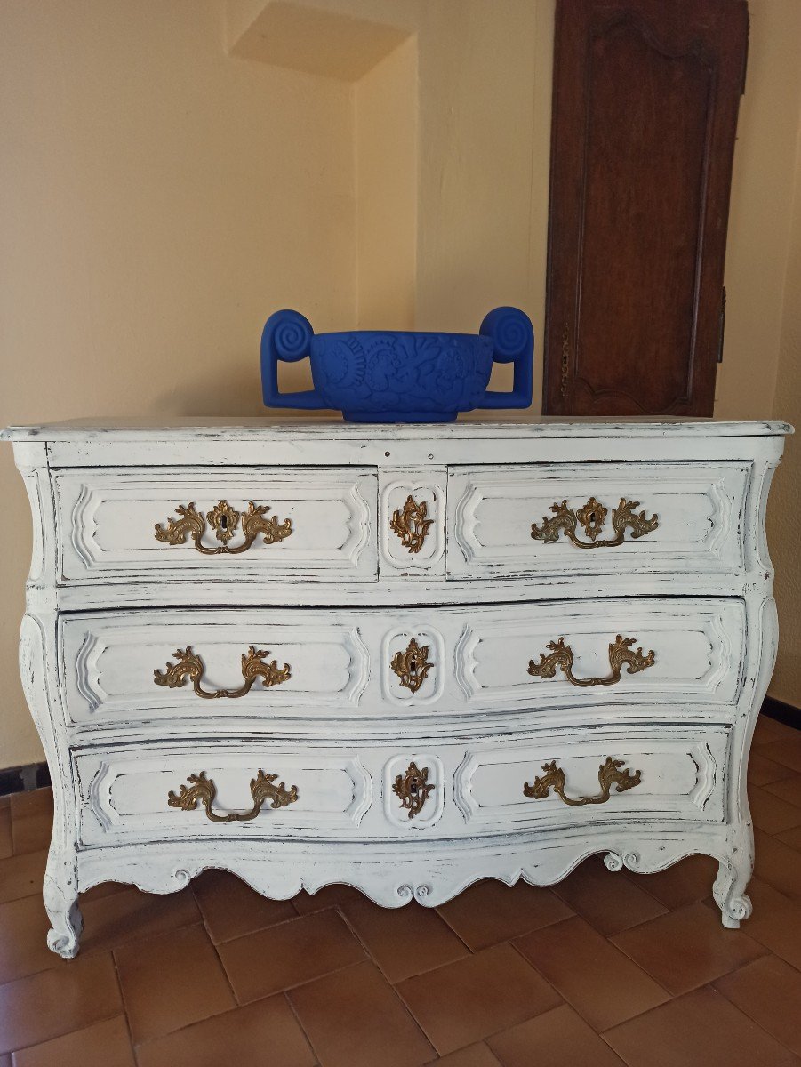 18th Century Curved Chest Of Drawers