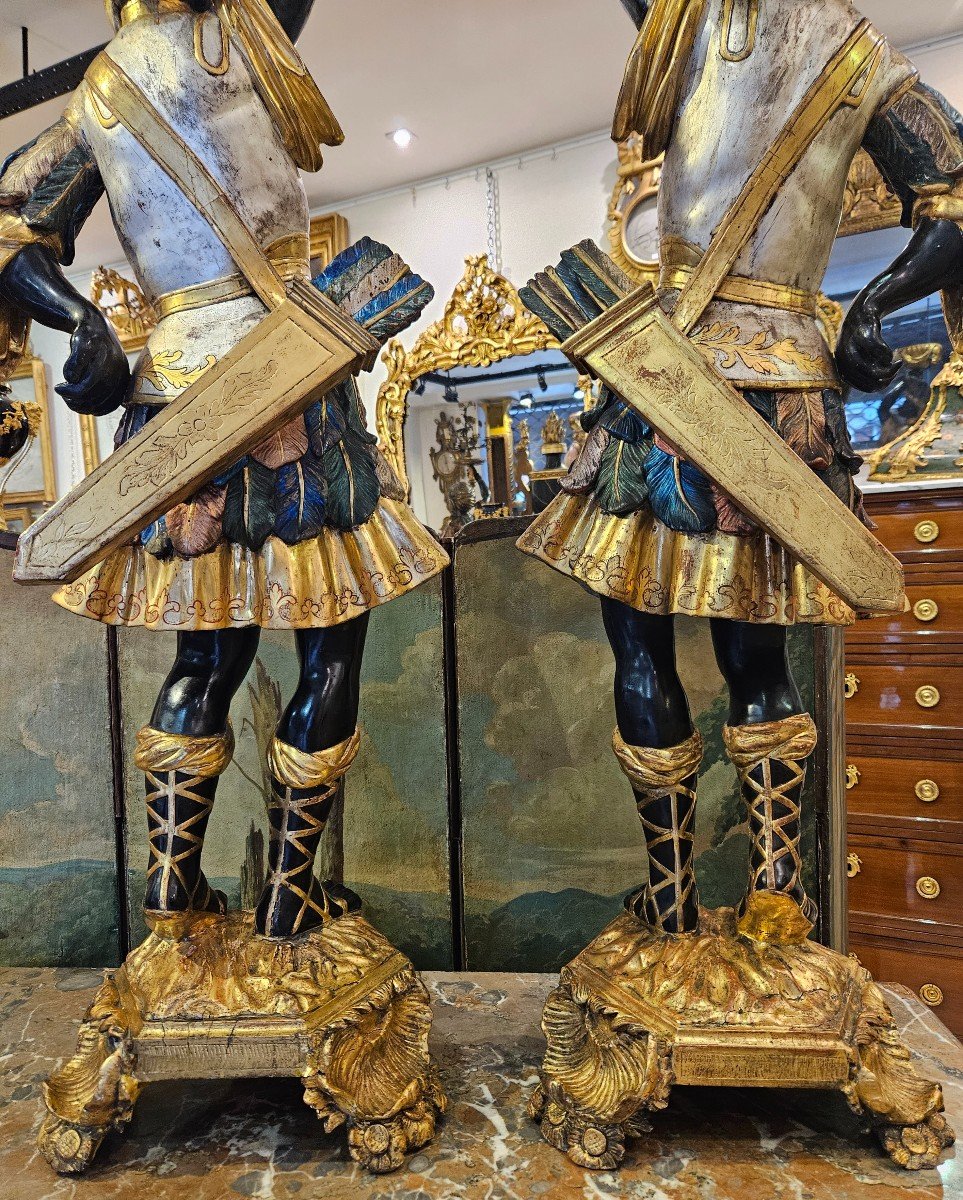  Paire De Nubiens Porte Torchère En Bois Sculpté Doré Et Polychrome Venise Début XIX ème-photo-5