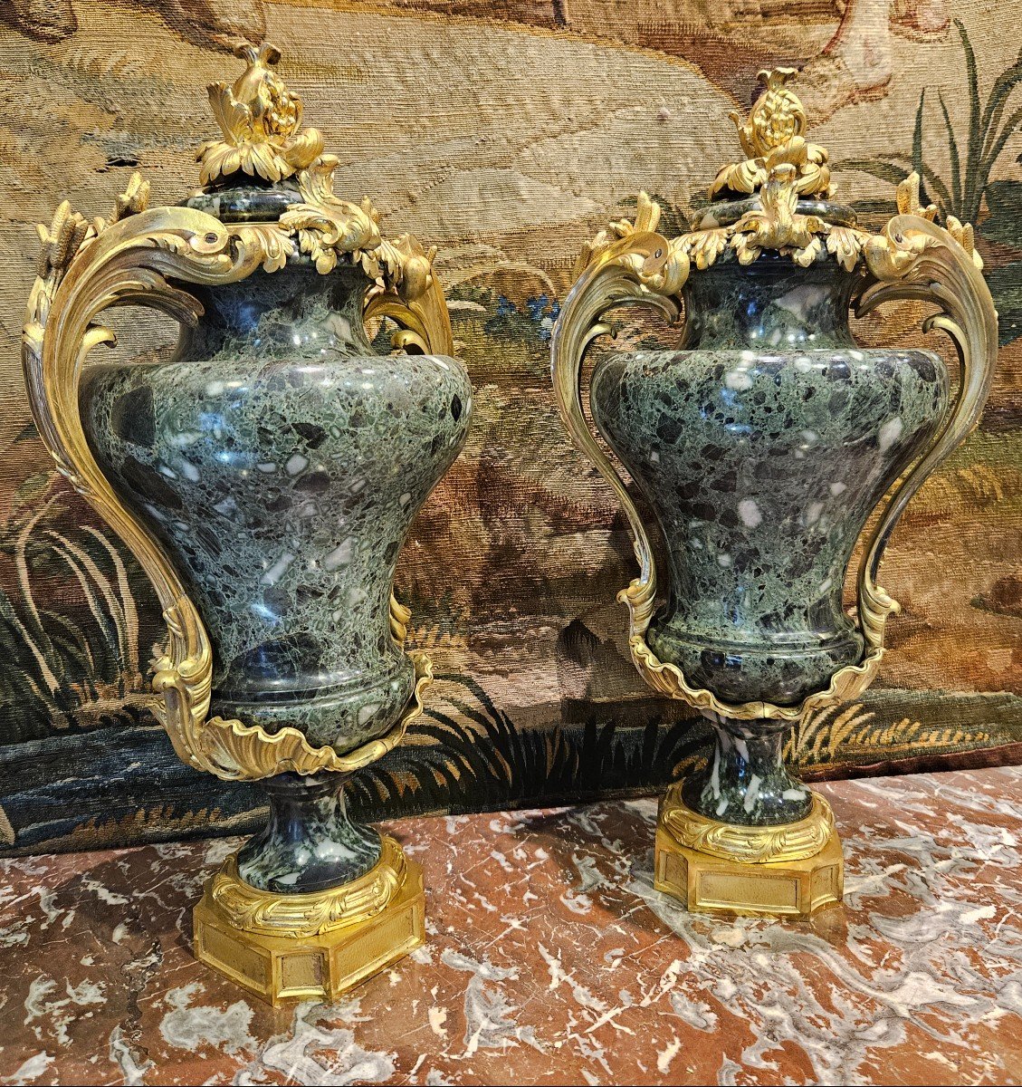 Importante Paire De Vases Couverts En Marbre De Style Louis XV XIX ème-photo-2