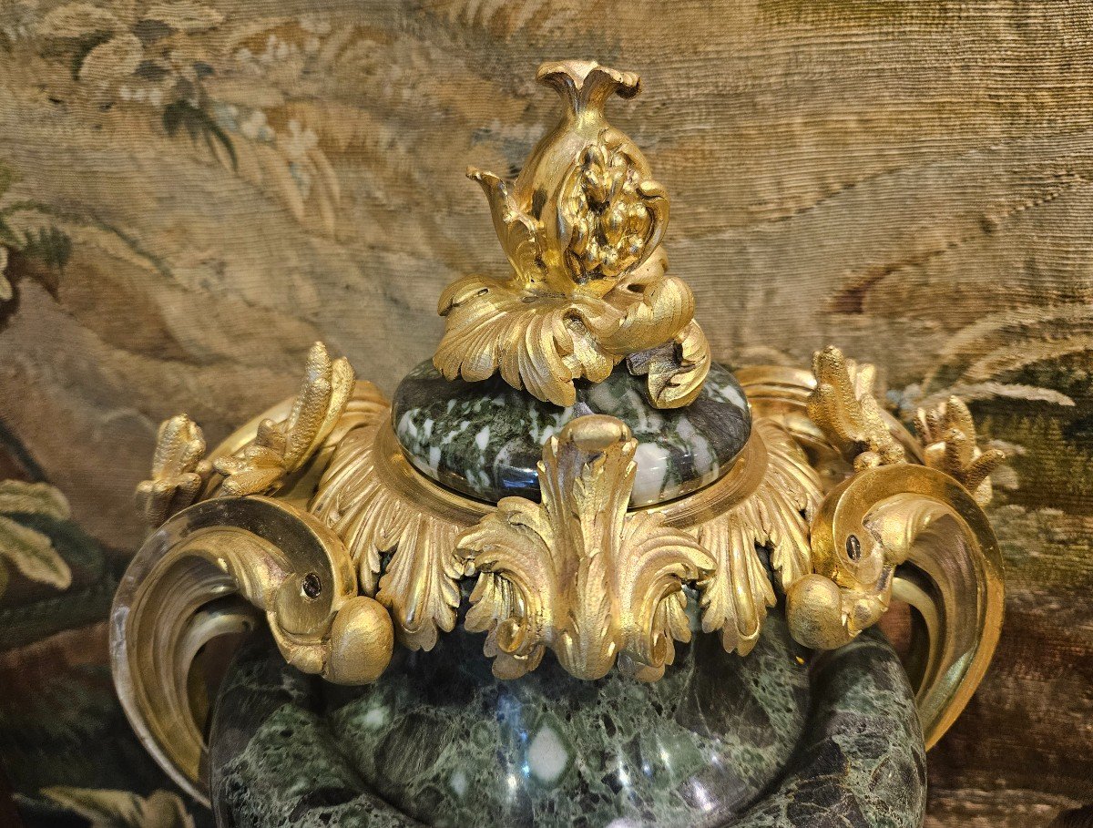 Importante Paire De Vases Couverts En Marbre De Style Louis XV XIX ème-photo-4