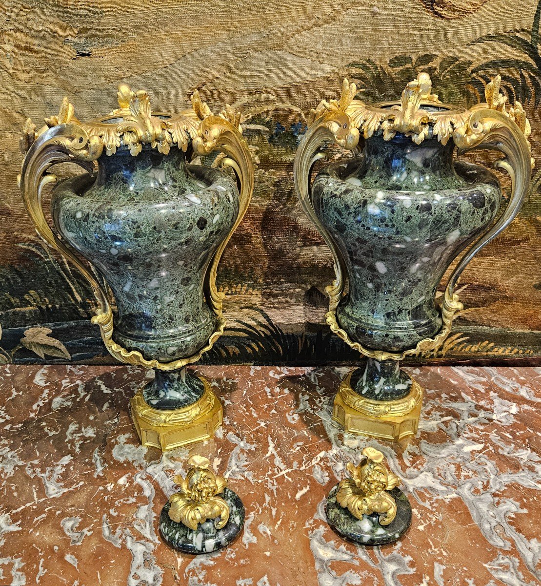 Importante Paire De Vases Couverts En Marbre De Style Louis XV XIX ème-photo-2